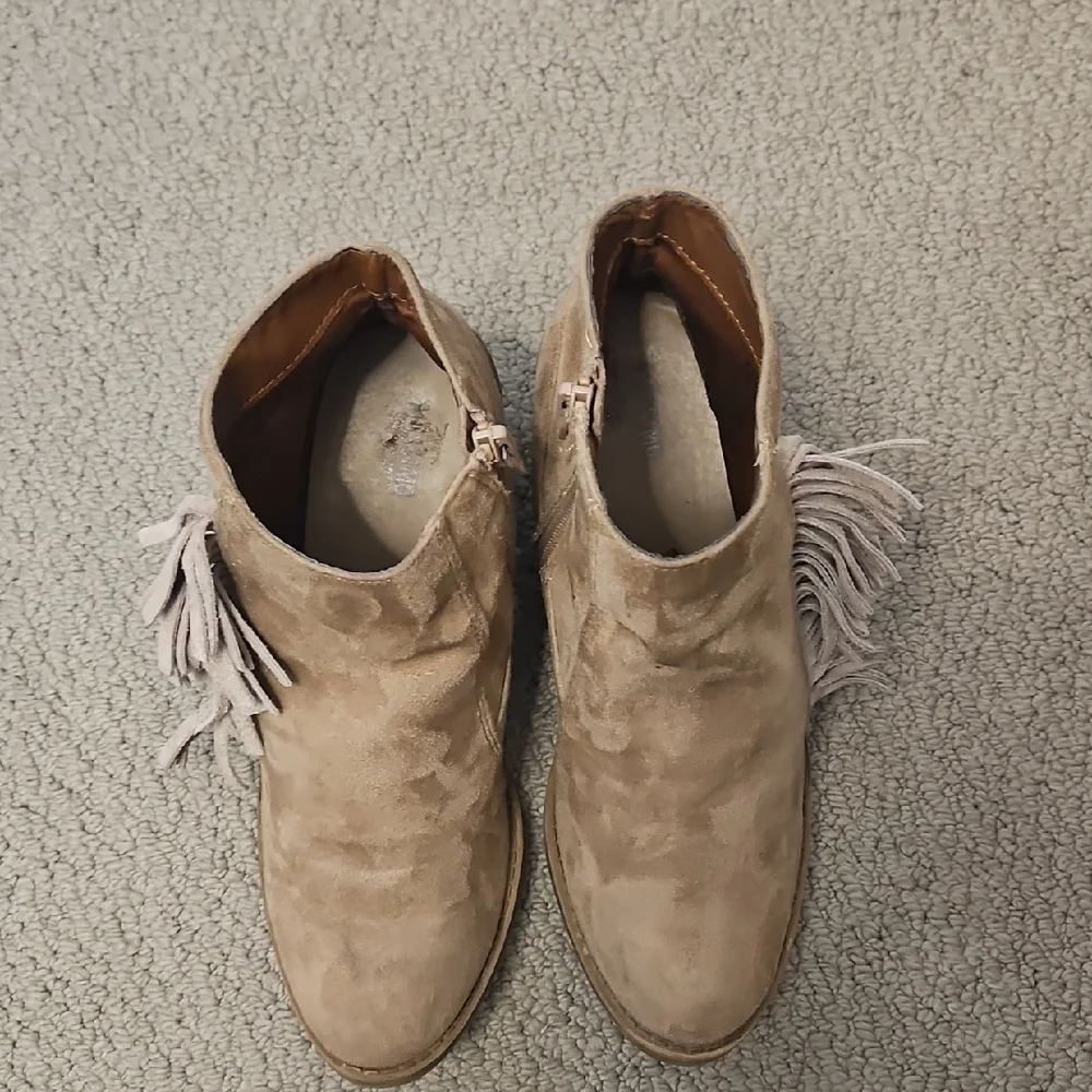 Mossimo Women Western Tan Suede Fringe Ankle Booties, size 7.5